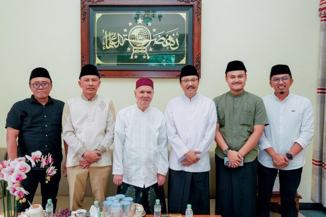 Gus Ipul Pastikan Kesiapan Muktamar NU Saat Sowan ke Kediaman KH Afifuddin Muhadjir